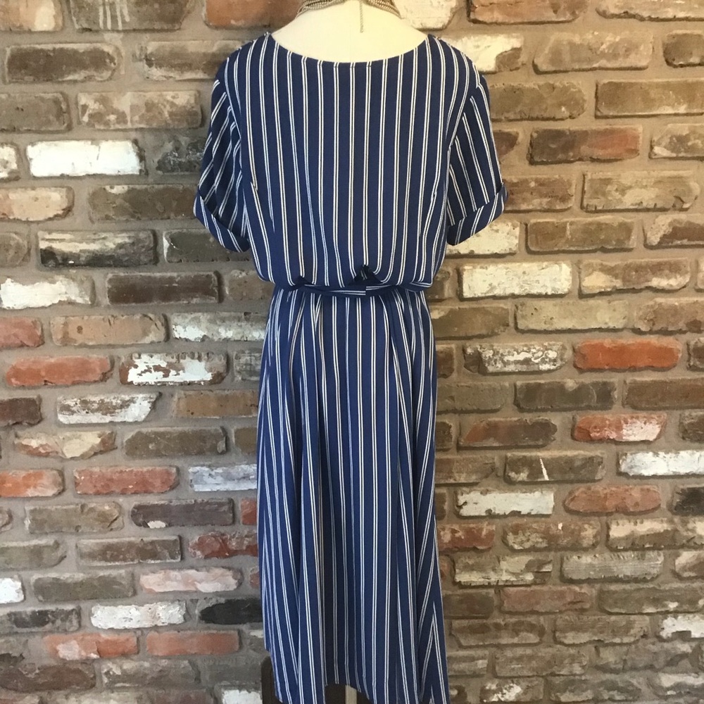 AGB Women’s Blue Striped Short Sleeve V-neck Button Front Midi Belted Dress 14 - Picture 4 of 6